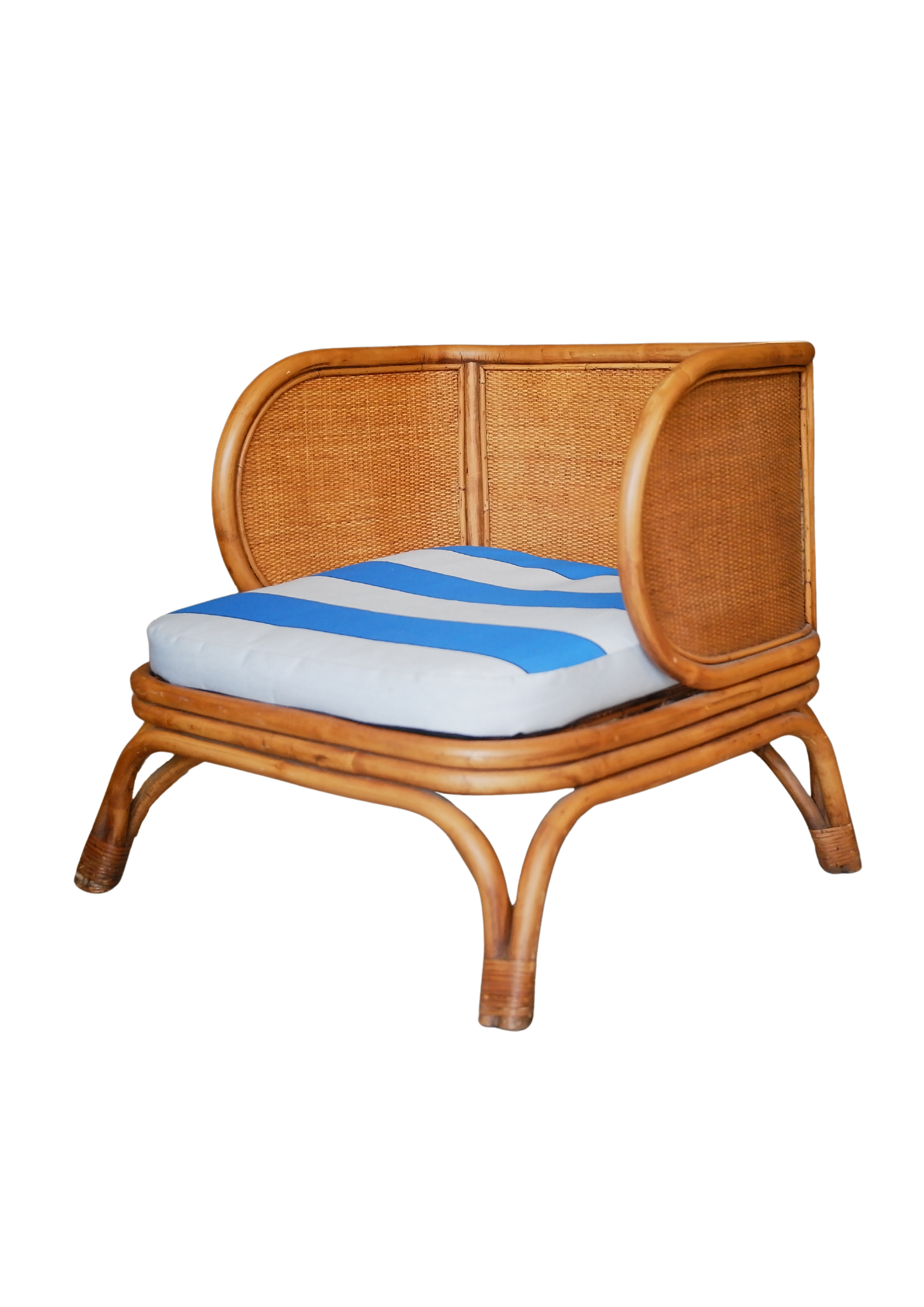 MINIMALIST RATTAN LOUNGE CHAIR